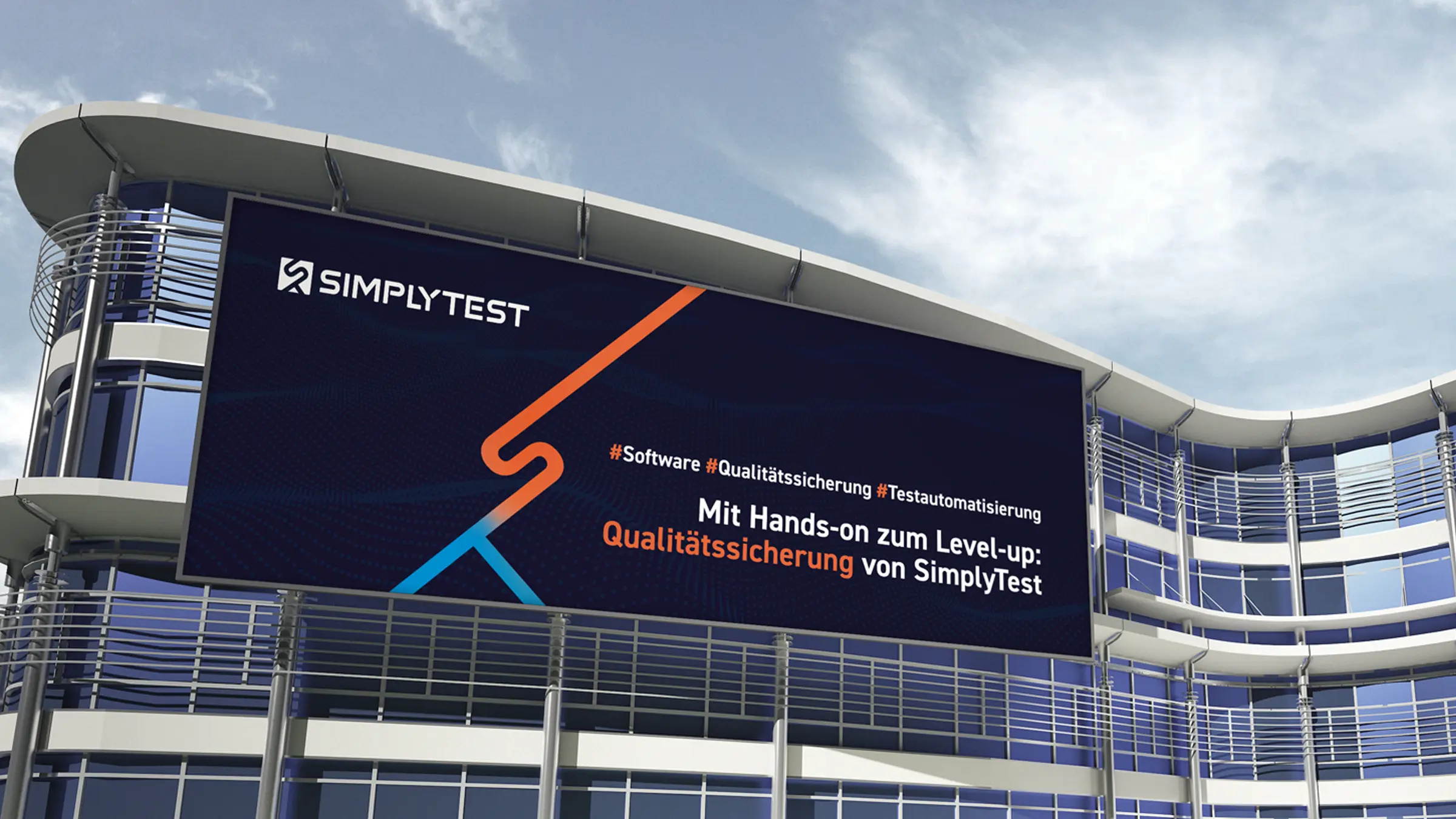 Ein riesiges Banner an einem modernen Gebäude mit Werbung zu den Themen Software, Qualitätssicherung und Testautomatisierung im Corporate Design von SimplyTest